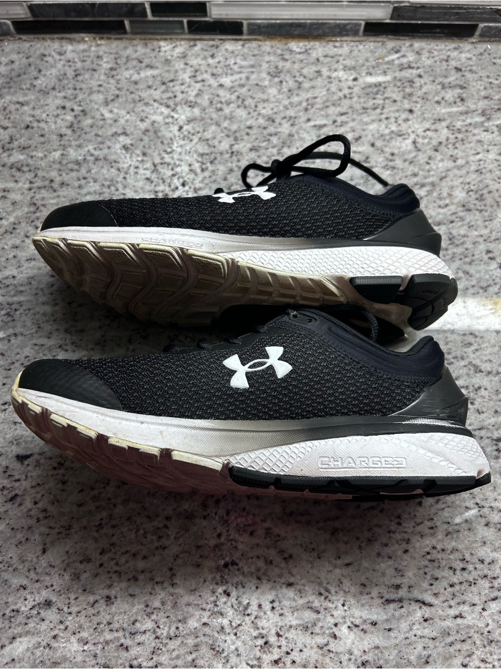 Mens Under Armour Charged Black and White Athletic Running Sneakers size 8 - Picture 2 of 6
